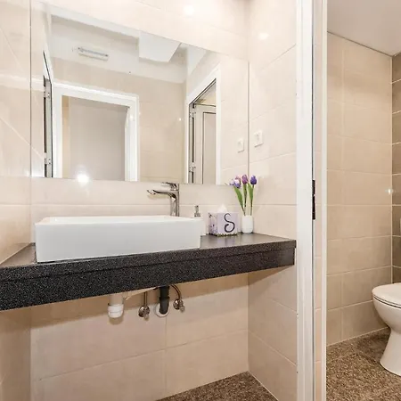 One-bedroom In Apartment *